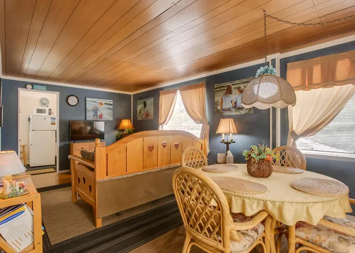 < 3 Mi To Golf & Swim: Cozy Oasis In Lake Worth!
