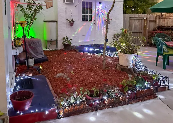 Sun-Soaked Studio W/ Pool Access In Lake Worth!