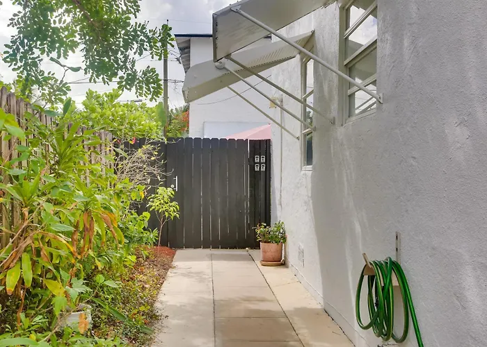 < 3 Mi To Golf & Swim: Cozy Oasis In Lake Worth!
