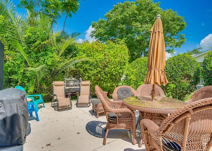 Home In The Villages W/ Lanai & Private Hot Tub!
