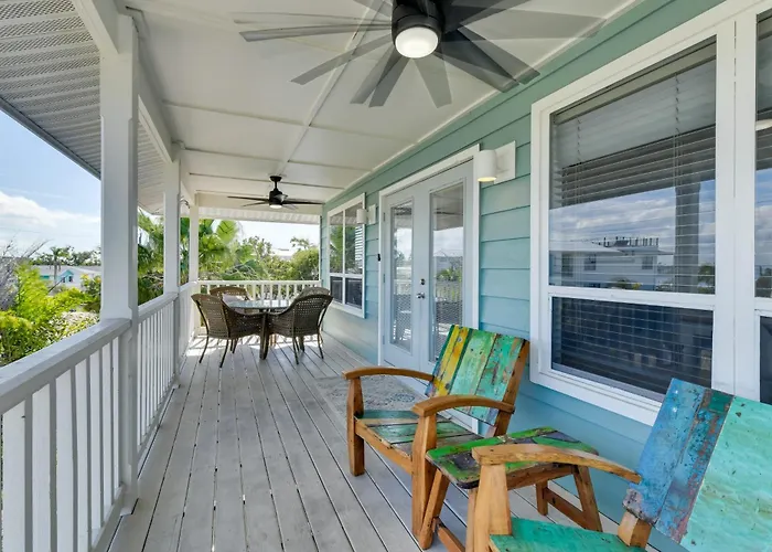 Steps To Ocean & Bay: Bradenton Beach Townhome!