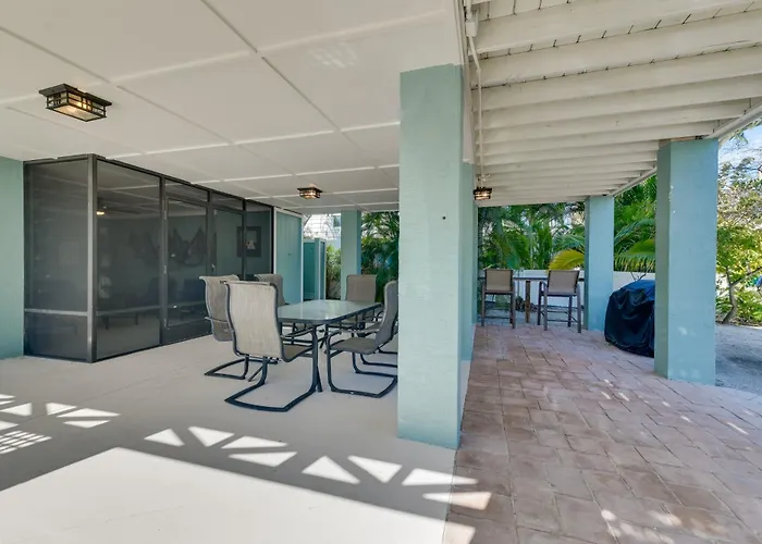 Steps To Ocean & Bay: Bradenton Beach Townhome!
