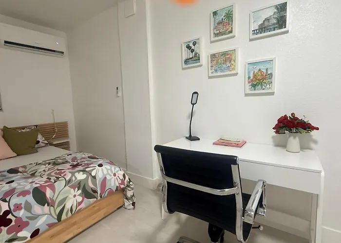 Comfortable Modern Apartment- Central Location.