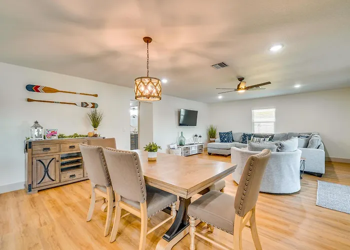 Bikes, Kayak & Dock: Lakefront Inverness Retreat
