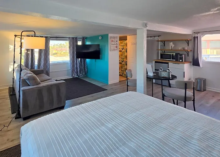 Oasis Palms Resort