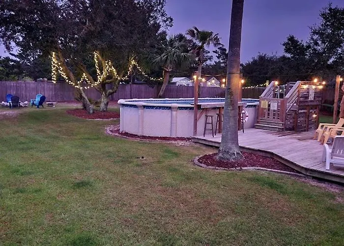 Poolside Palms Paradise