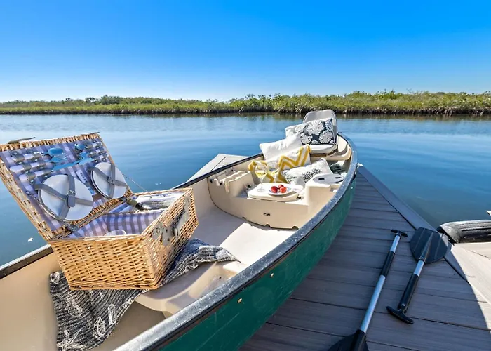 Waterfront Home, 5 Bedrooms, Heated Pool, Sunsets!