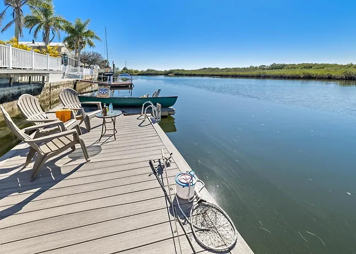 Waterfront Home, 5 Bedrooms, Heated Pool, Sunsets!