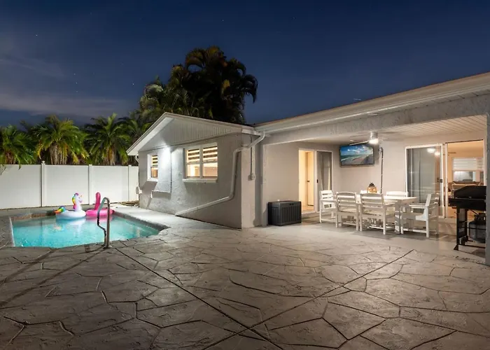 Coastal Family Escape With Private Pool Near Beaches