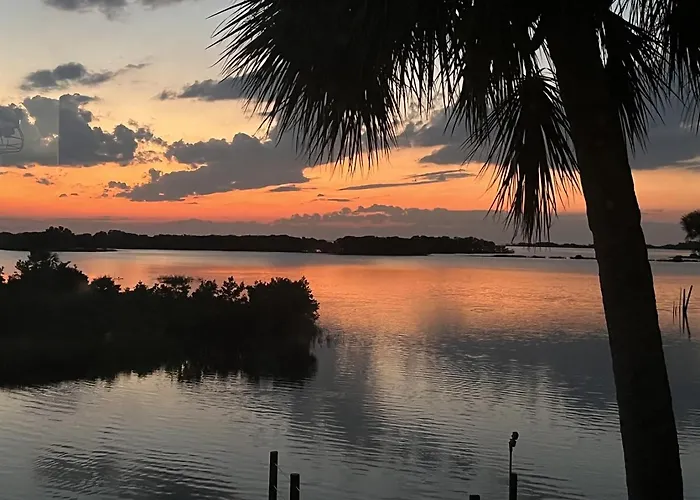 Waterfront Cottages With Sunsets, Kayaks Included!