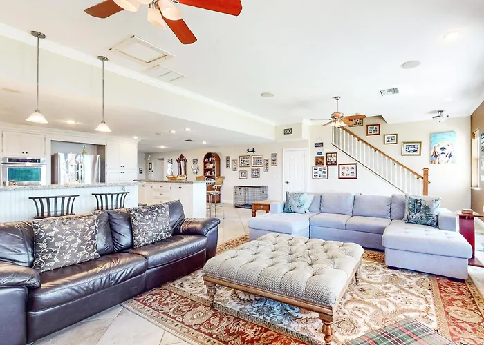 Dog-Friendly Lakefront Home With Private Dock & Beach - Snowbirds Welcome