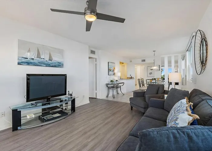 Top Floor Corner Unit Bahia Vista 8 509