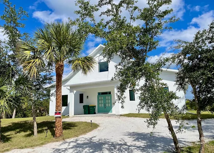 Peaceful Private Studio With Own Entrance And Pool