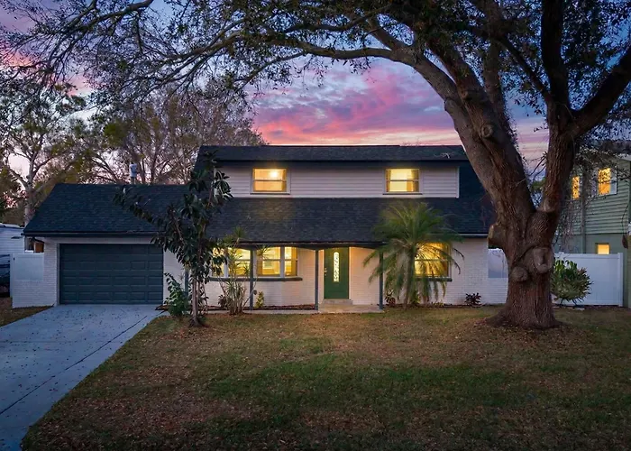 Sleeps 10 - Game Room - Putt Putt - Movie Theater