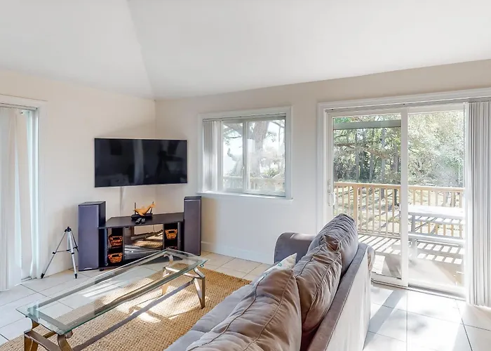 Dog-Friendly Home With Lovely Water View Roomy Deck Fast Wifi Central Ac W&D