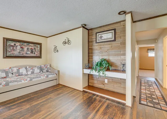 Lakefront & Poolside! Family Retreat In Hernando