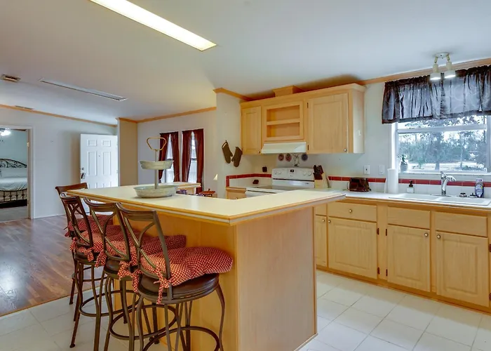 4 Mi To Beach: Perry Home Near Boat Launch