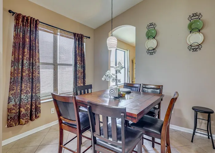 Extended Stay In Tampa Area! Spacious Home W/ Yard