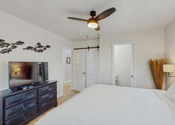 Great Dog-Friendly Home With Gulf Views Shared Pool Just Steps From The Gulf