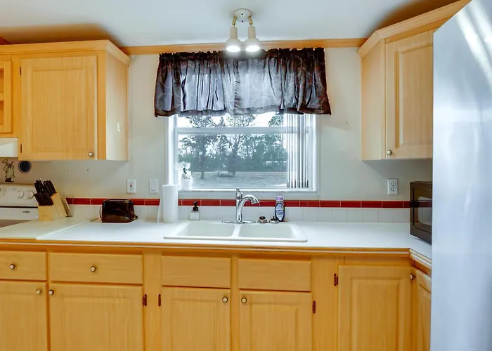 4 Mi To Beach: Perry Home Near Boat Launch