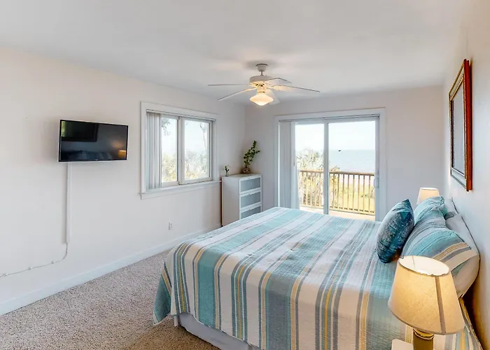 Dog-Friendly Home With Lovely Water View Roomy Deck Fast Wifi Central Ac W&D