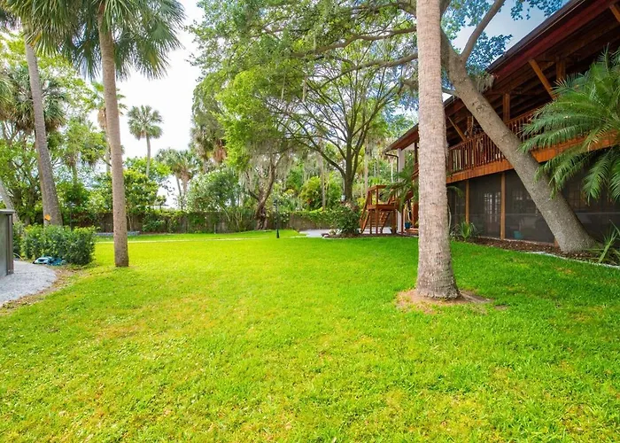 Waterfront 6Br Oasis, Pool, Gym, Huge Dock