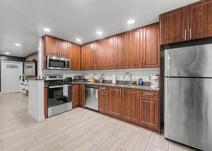 East Boca Oasis With Huge Yard Hot Tub Fire Pit And Games