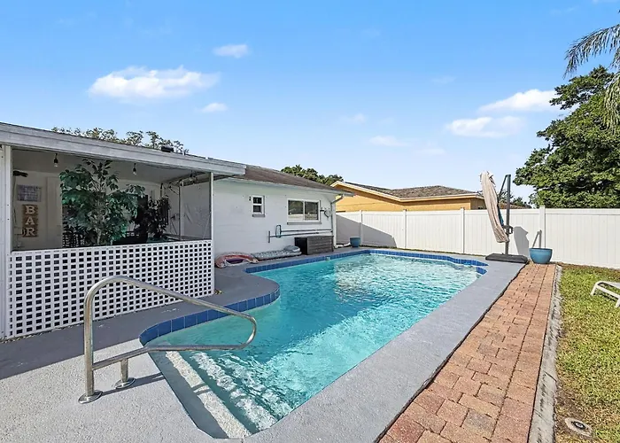 Private Pool Retreat Near Beaches Downtown St Pete