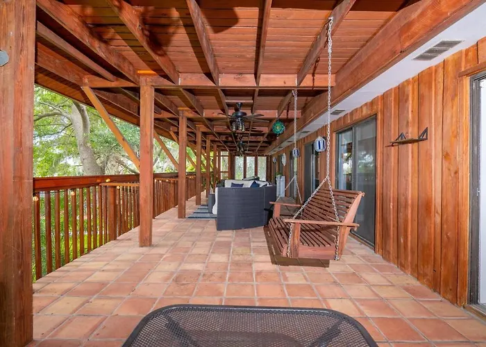 Waterfront 6Br Oasis, Pool, Gym, Huge Dock