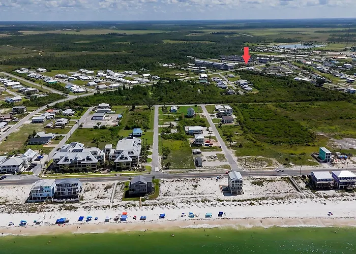 Stylish Ocean-Area Home With Generous Space And Short Walk To The Beach