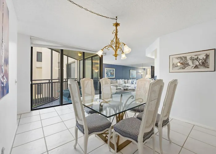 Waterfront Retreat In St. Petersburg Spacious 2-Br Condo With Balcony And Pool