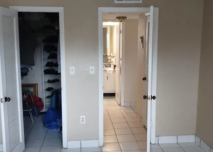 1 Bedroom In Sunrise , Monthly