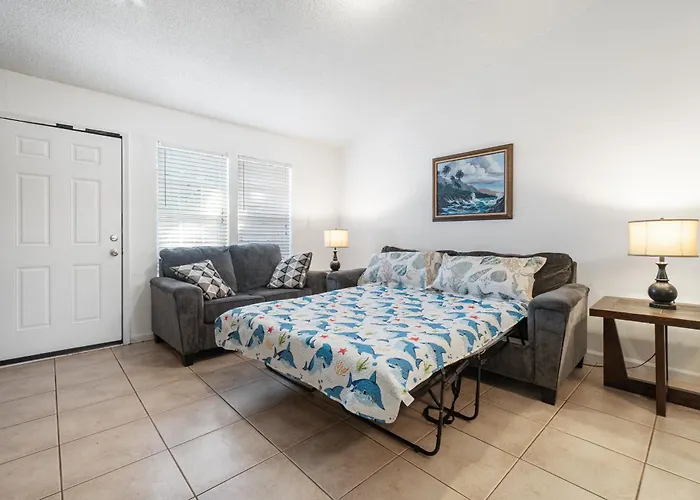 Full-Turf Private Yard, King Bed, Sleeps 8, Dogs Stay Free, 8 Mi To Pensacola Beach, In-Unit Washer And Dryer