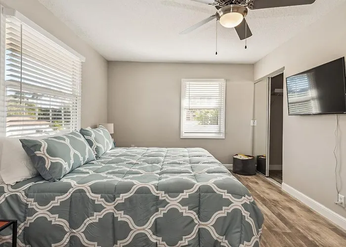 2 Bed 2 Bath Beach And Pool Unit