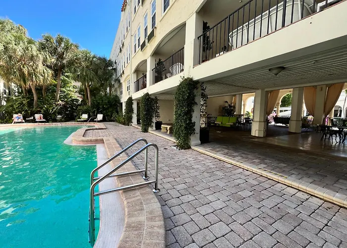 The Green Room - Parking Spot, Poolview At 1920S Landmark Residence On Palm Beach Island