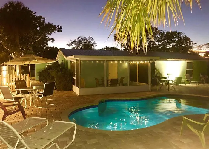Pool View, One Bedroom Walk To Beach Daily Rentals