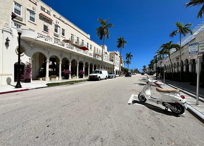 The Green Room - Parking Spot, Poolview At 1920S Landmark Residence On Palm Beach Island