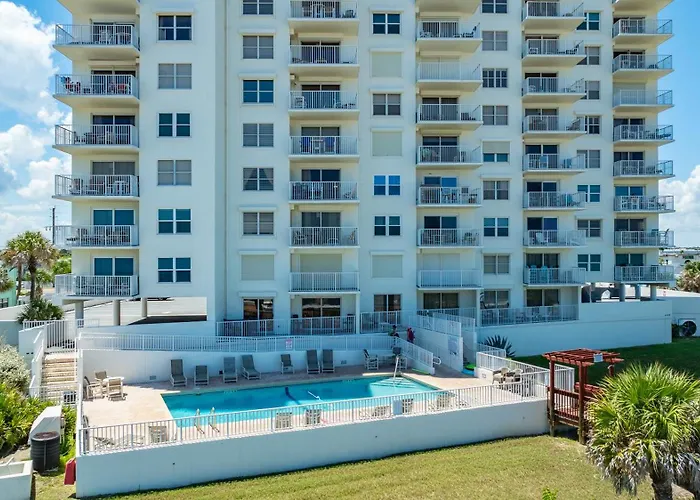 New Listing! Direct Oceanfront 2-2 - Fully Updated - Heated Pool & Garage Parking