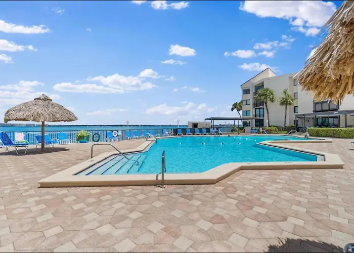 Waterfront Retreat In St. Petersburg Spacious 2-Br Condo With Balcony And Pool