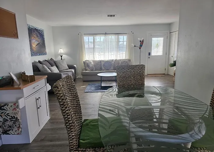Gorgeous Four Bedroom Pool Home In Palm Bay