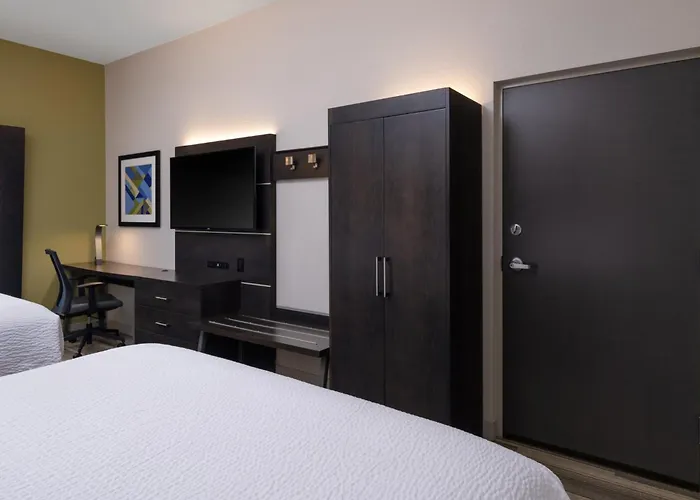 Holiday Inn Express & Suites Lakeland South By Ihg
