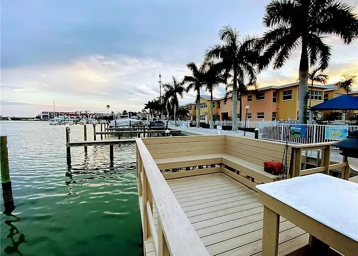 Indian Shores Beach Condo, Sleeps 4, Steps To Sand