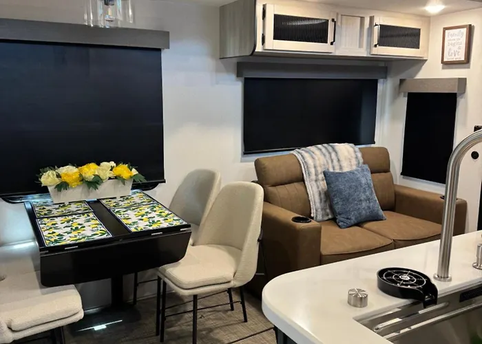 Extra Large 4 Bedroom With Two Full Bath Glamping Rv With Golf Cart