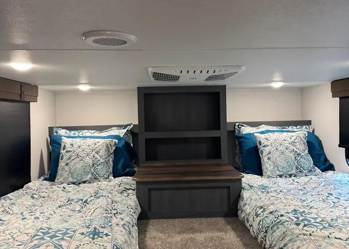 Extra Large 4 Bedroom With Two Full Bath Glamping Rv With Golf Cart