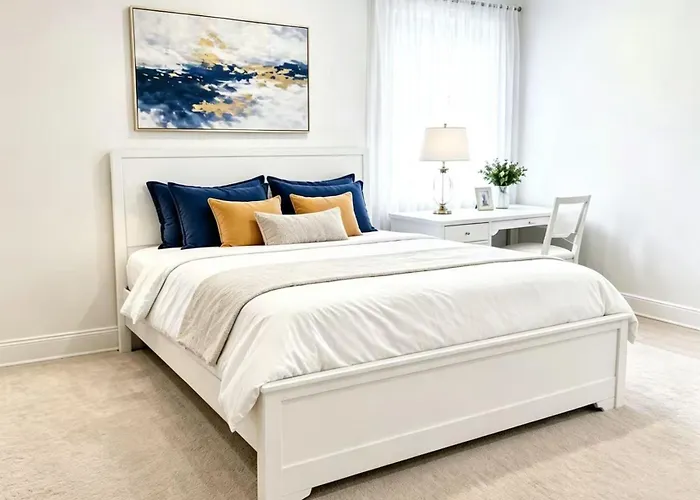 Elegant Private Room With Ensuite Bath In Luxury Villa