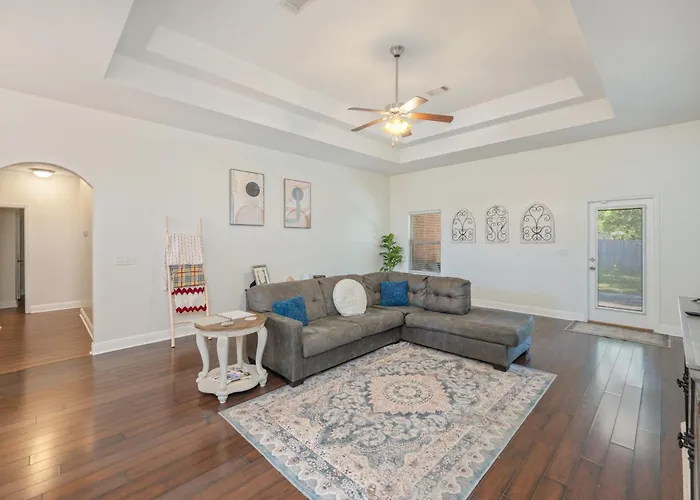 Cozy Retreat With Patio, Big Kitchen And Fishing Nearby