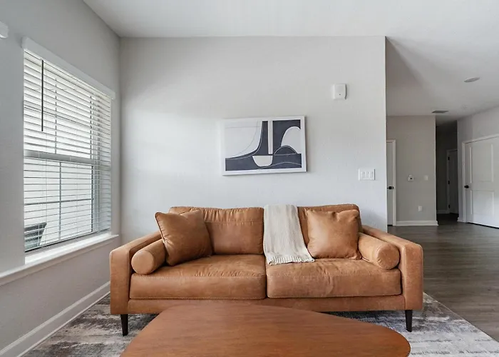 Landing Stunning 2Bd Pool Gym