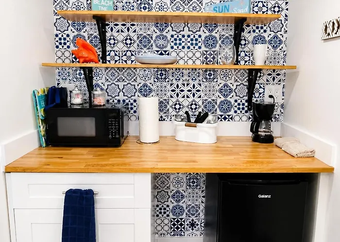 Little Havana Apartment With Patio Free Parking Near Airport
