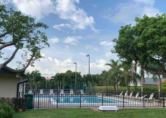 Tropical Oasis Home W Community Pool Great Area