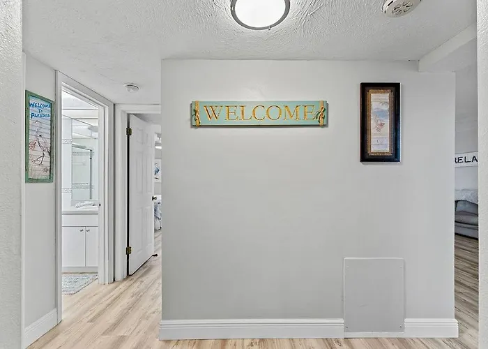 Siesta Key Escape Ground Floor Steps To Heated Pool And Free Trolley